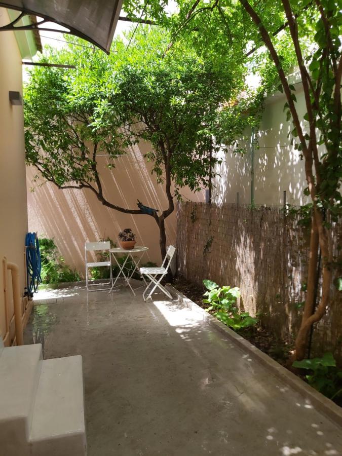 בית נופש Mid Century Character House In ארגוסטולי